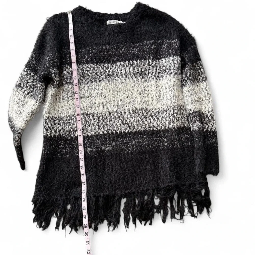 Black and White Striped Fuzzy Sweater‎